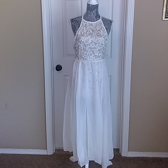 Lace Halter ♥️ Maxi Dress. PRICE IS FIRM❣️ - Picture 2 of 7